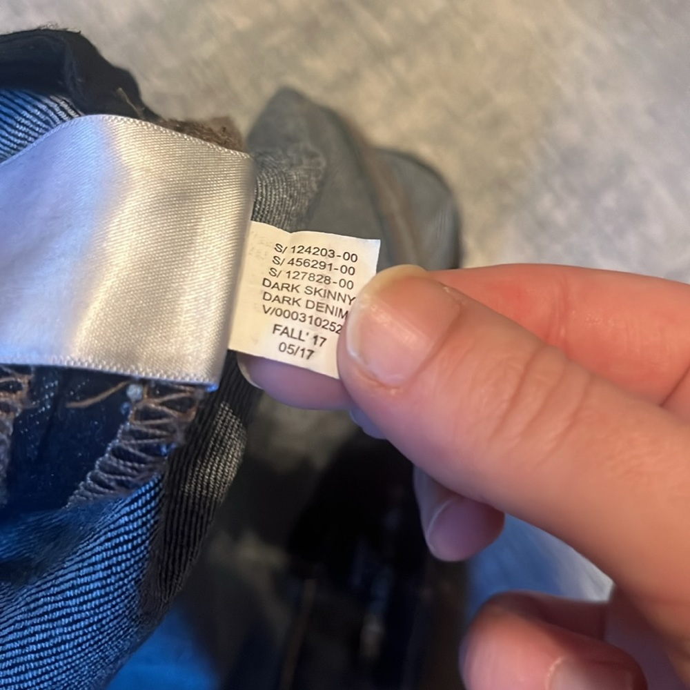 Banana Republic dark wash skinny jeans - Picture 9 of 9